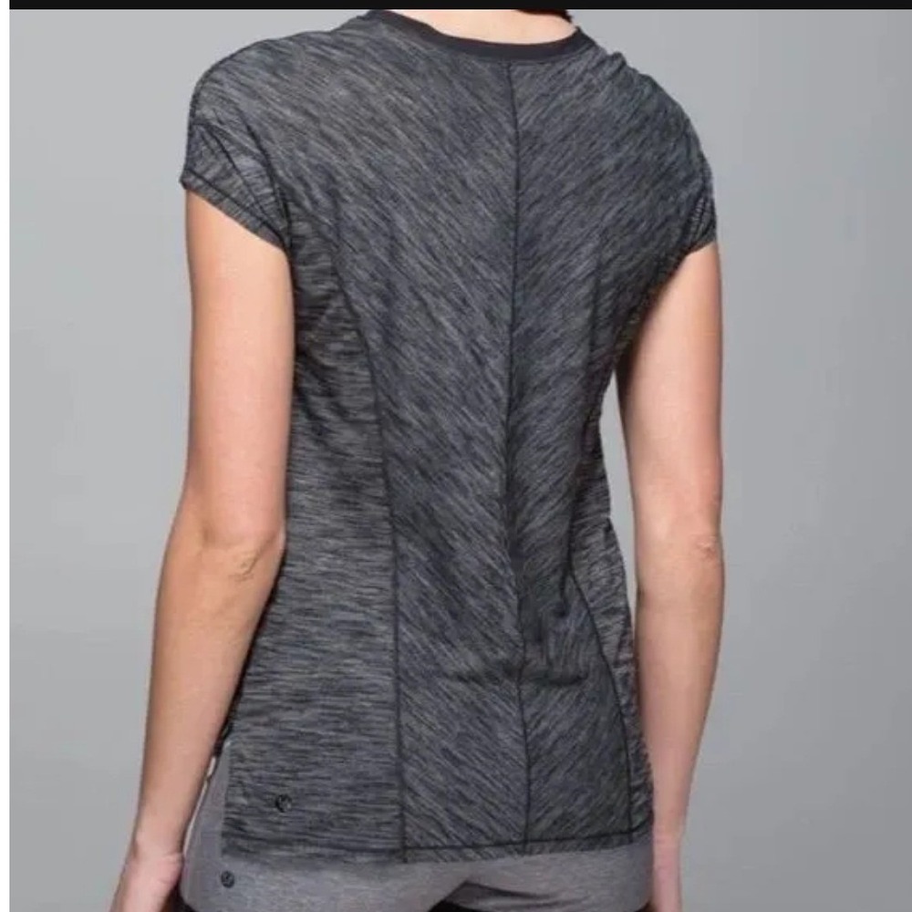 Lululemon Retreat Heathered Black Short Sleeve Athletic T-Shirt‎ Womens Top - Picture 3 of 8